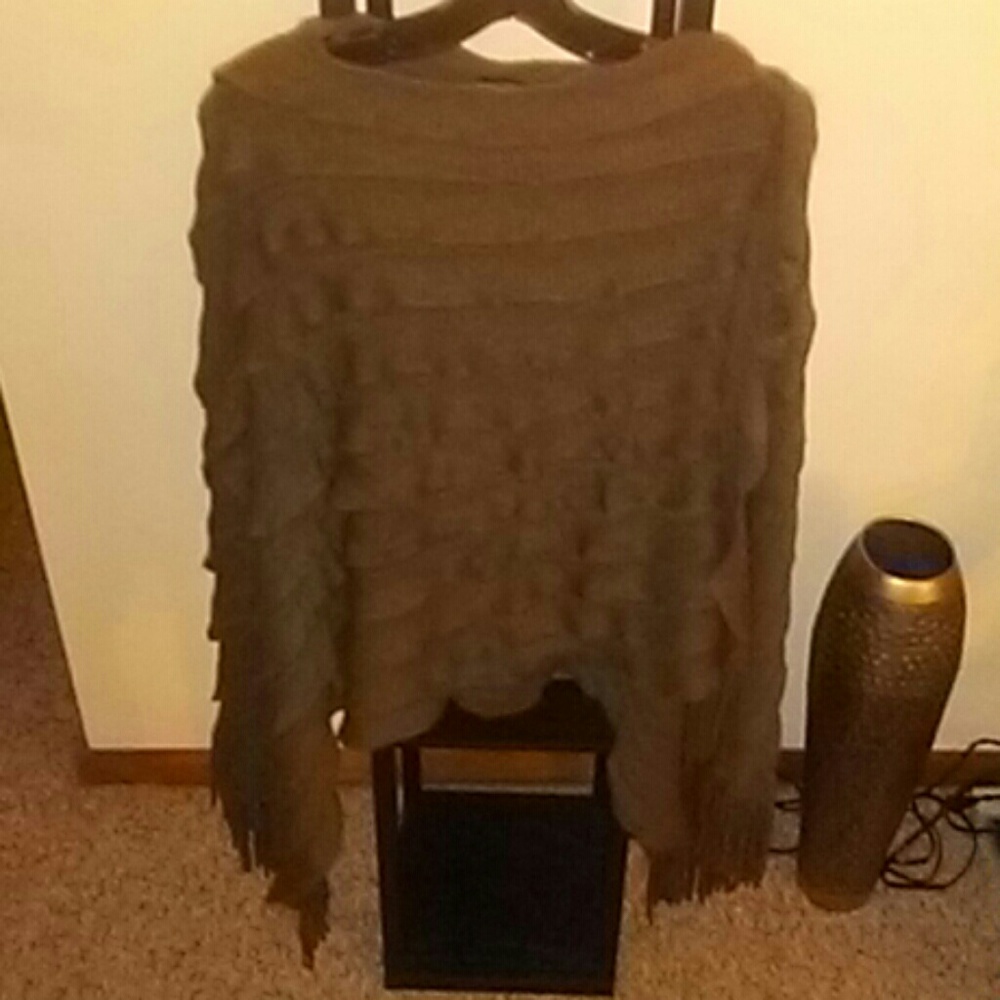 Mocha ruffled, fringed shawl